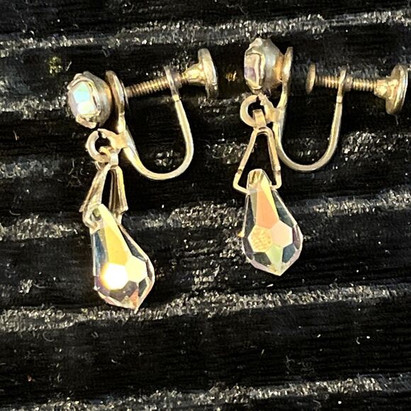 Vintage Goldtone Teardrop Faceted AB Crystal Drop Dangle Screw Back Earrings - Picture 4 of 6
